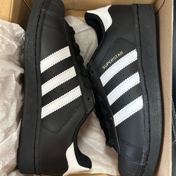 NIB! Adidas B23642 Superstar Black/White Shell Toe Sneakers Junior US5/ EU 37 1 - Picture 7 of 9